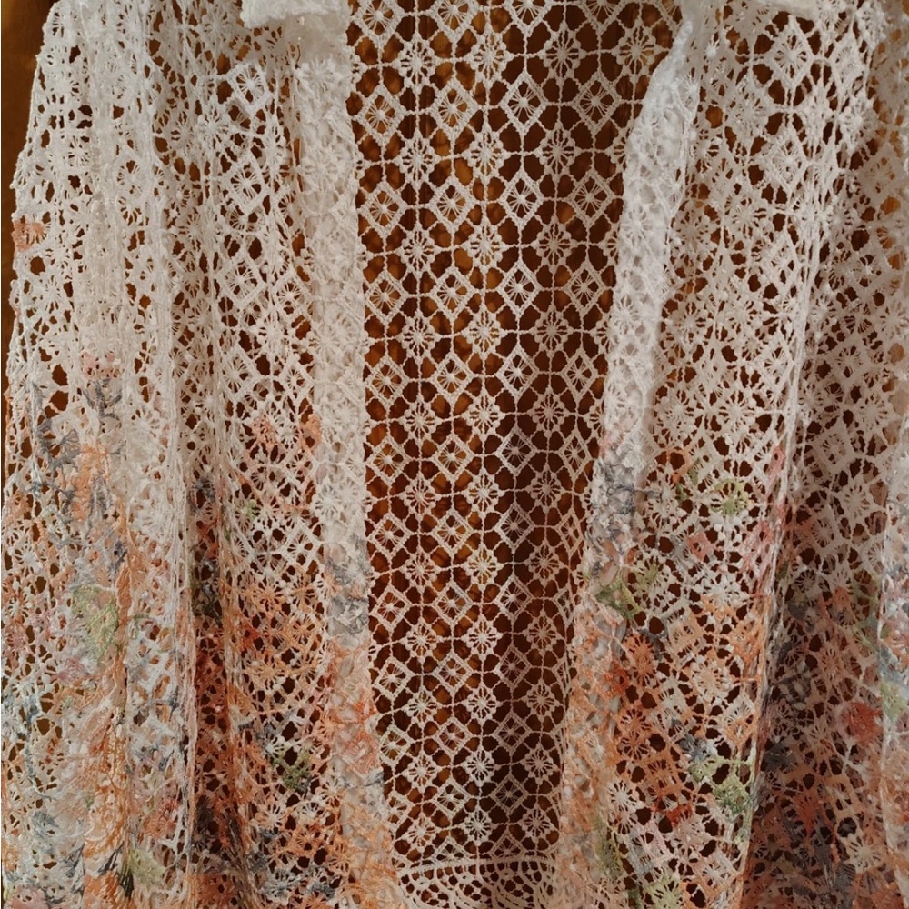 Women’s Floral White Lace Open Cardigan - Picture 3 of 4